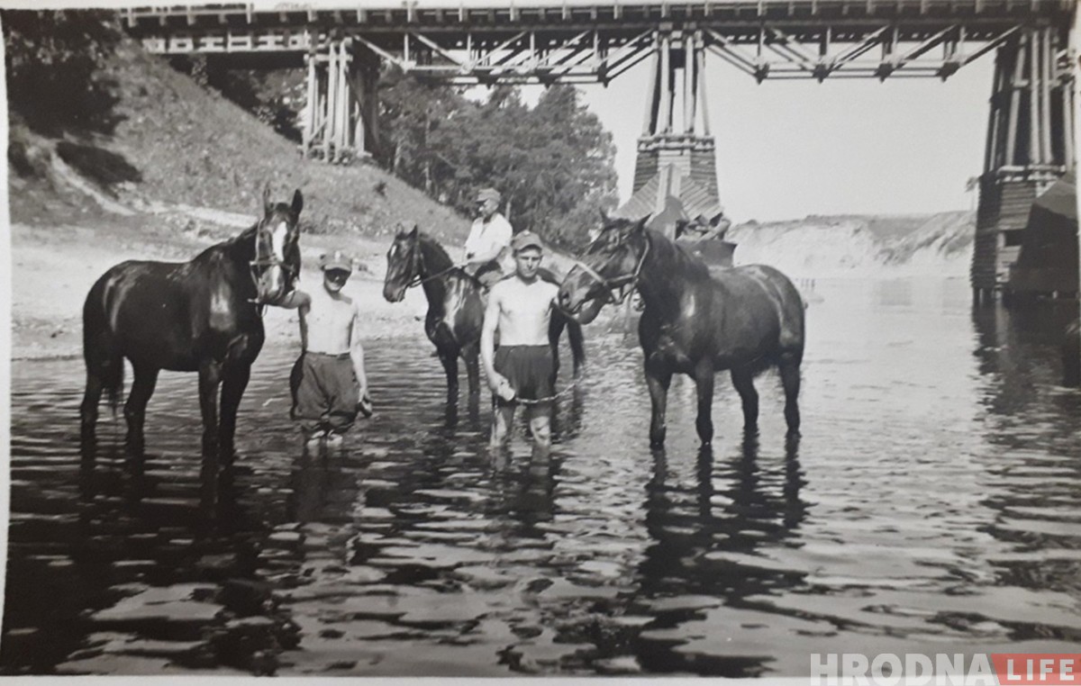 Остались только фотографии: как выглядел "Красный" мост в Румлево
