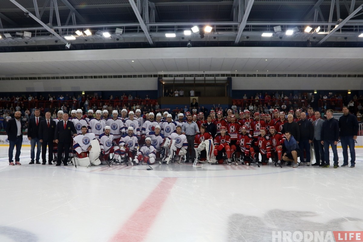 Свитер под своды арены, а номер изымут из обращения: в Гродно поблагодарили Андрея Коршунова за карьеру