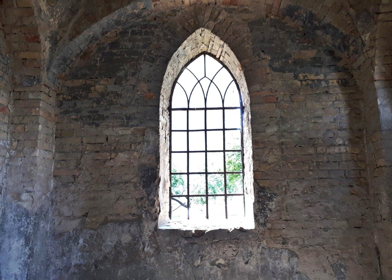 У Гродне на вайсковых могілках развальваецца капліца генерала Русаў. Лютэране шукаюць спонсараў, каб аднавіць яе