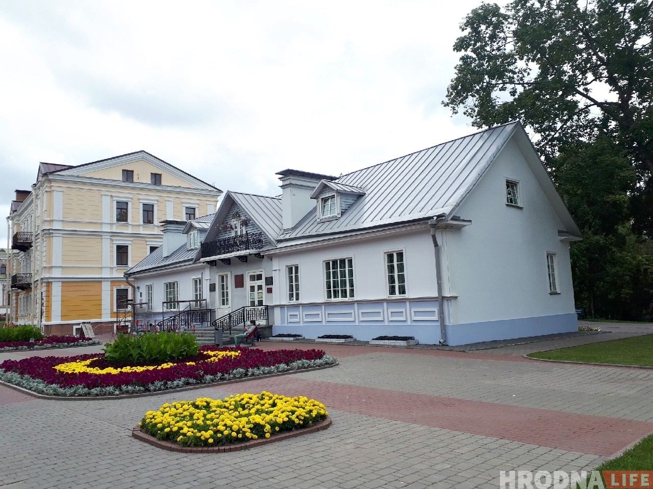 «Калі перанясем, тады зможам аднавіць дамы на Басняцкай». Гісторык Ян Лялевіч пра перанос помніка Ажэшкі