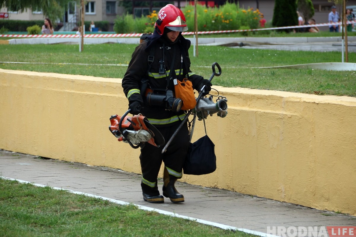 Кінатэатр "Кастрычнік" не гарыць: у гродзенскіх ратавальнікаў праходзяць раптоўныя вучэнні