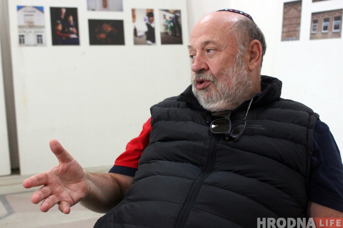 «Мама запрещала вспоминать этот город». В Гродно приехали потомки сбежавших узников гетто