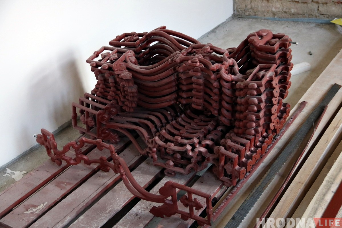 «За это никто не хотел браться». На Городничанской восстанавливают старинные балконы