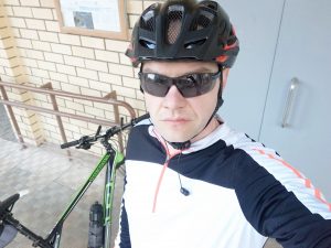 «Варты патрачаных грошай». Гродзенскі пенсіянер набыў электрасамакат і не шкадуе аб гэтым