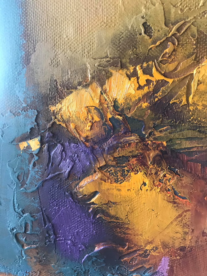 “Зачем давать зрителю подсказку”. В Гродно пройдет выставка, где у картин нет названий