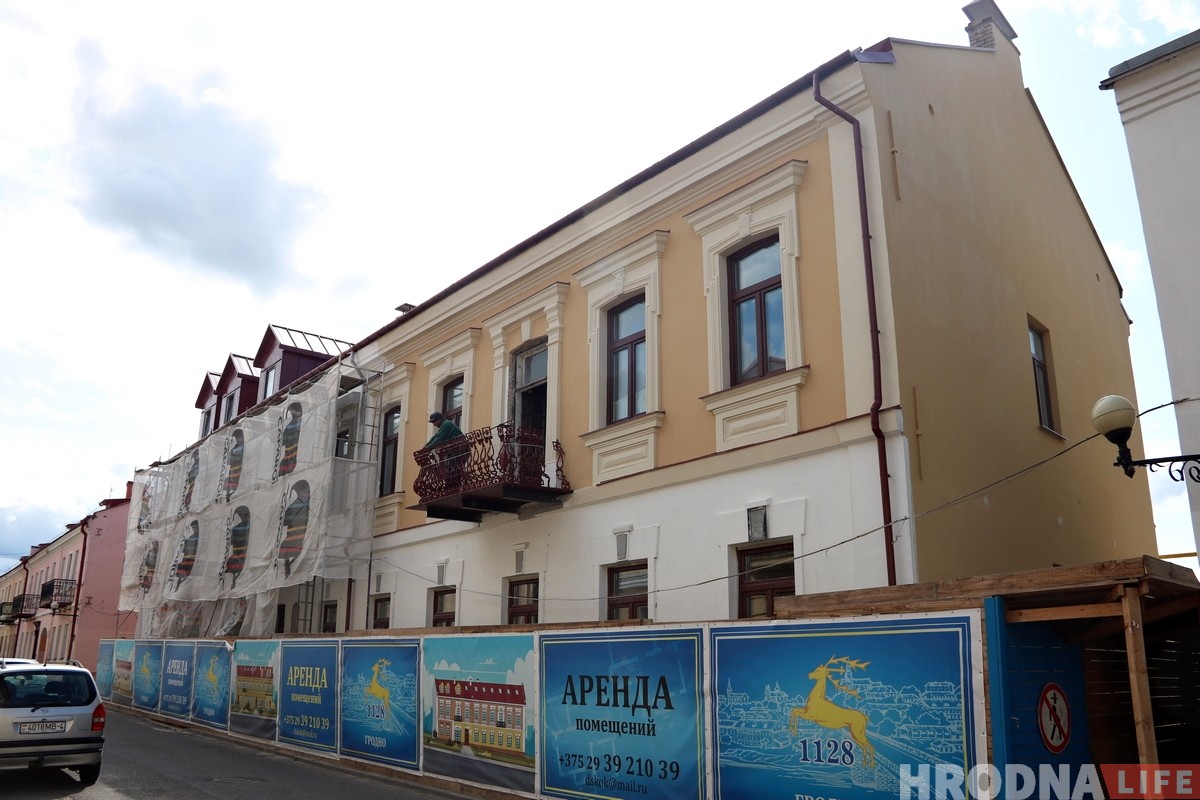 «За это никто не хотел браться». На Городничанской восстанавливают старинные балконы