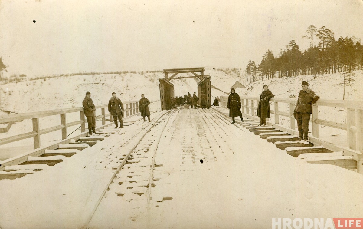 Остались только фотографии: как выглядел "Красный" мост в Румлево