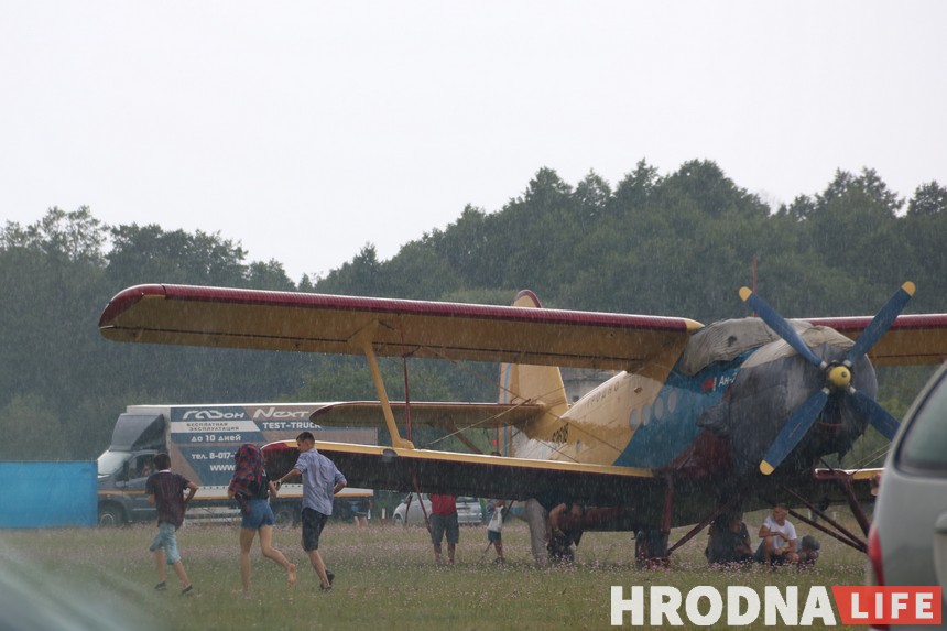 Ливень и рекордное количество участников. Юбилейный автофестиваль SunDay 2019 прошел под Гродно