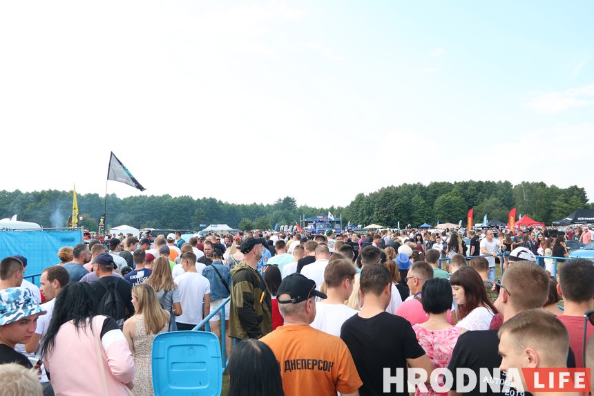 Ливень и рекордное количество участников. Юбилейный автофестиваль SunDay 2019 прошел под Гродно