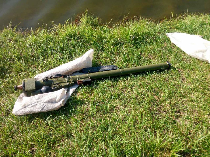 В городском водоеме Щучина рыбак выловил пусковое устройство зенитного ракетного комплекса