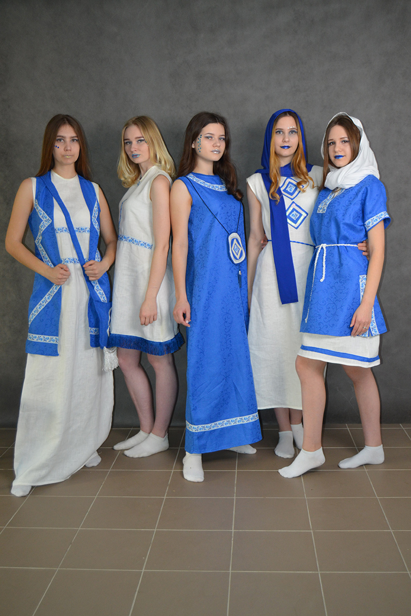 Коллекцию одежды 18-летней гродненской дизайнерки похвалила королева Великобритании