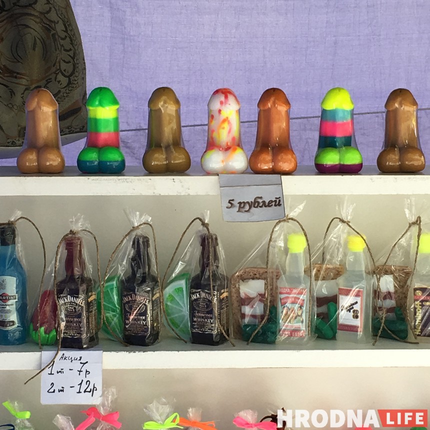 «Дазвол не патрабуецца, але ёсць нюансы». Чаму па выхадных пешаходная Савецкая так падобная да рынкаў 90-х?