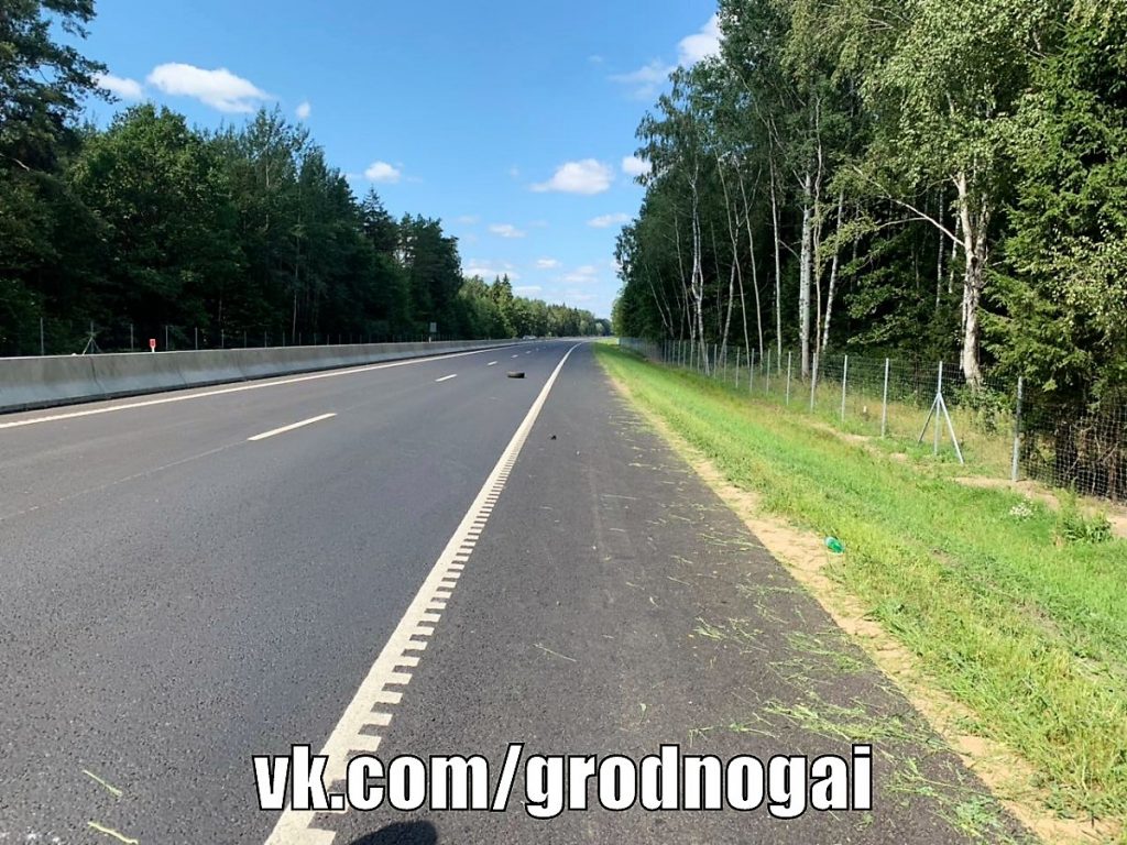 Под Воложином столкнулись микроавтобус и фура. Пассажир-попутчик из буса погиб