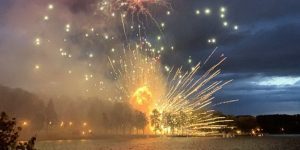 На салюце ў Мінску залпы выбухнулі ля зямлі. Загінула жанчына, 10 гледачоў пацярпелі