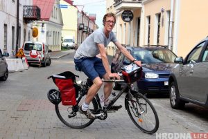 "Прафесія, кар'ера, сям'я - усё важна, але свет больш цудоўны". Фрылансер з Гродна едзе аўтастопам у Кітай "Прафесія, кар'ера, сям'я - усё важна, але свет больш цудоўны". Фрылансер з Гродна едзе аўтастопам у Кітай