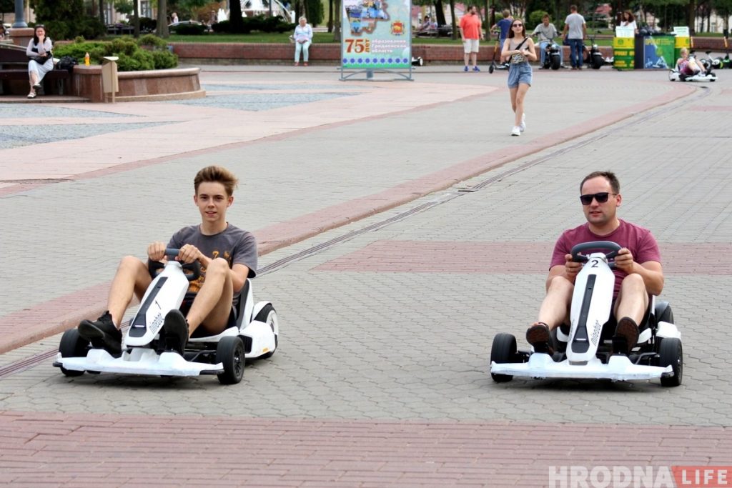 Канфлікт на Савецкай плошчы: 7-гадовы хлопчык на электракарце збіў жанчыну Канфлікт на Савецкай плошчы: 7-гадовы хлопчык на электракарце збіў жанчыну