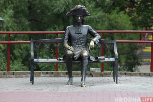 Каб бачылі турысты: "Дойліда Гарадніцы" перанеслі на вуліцу Ажэшкі