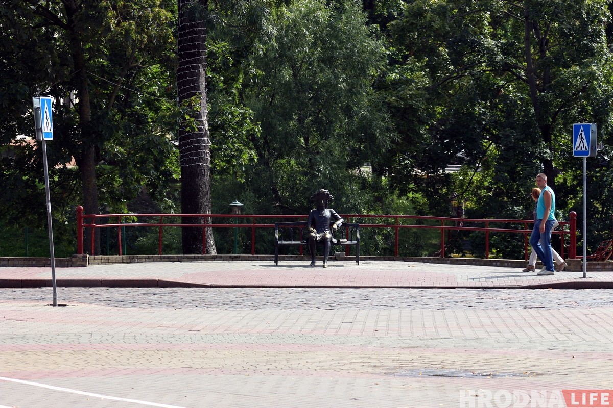 Каб бачылі турысты: "Дойліда Гарадніцы" перанеслі на вуліцу Ажэшкі