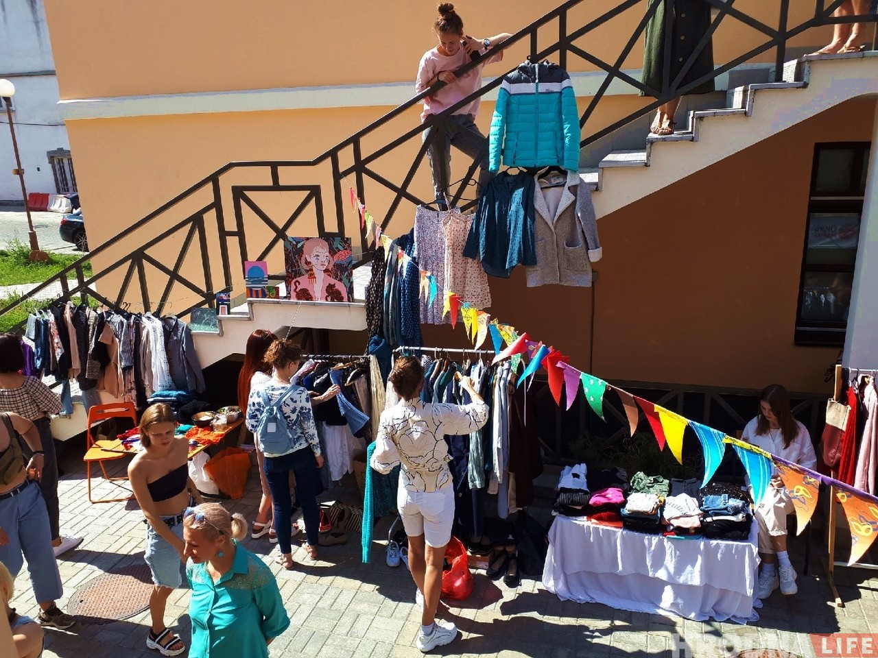 Чаму бар "Карсар" разагнаў моладзевы стрытмаркет на Кірава