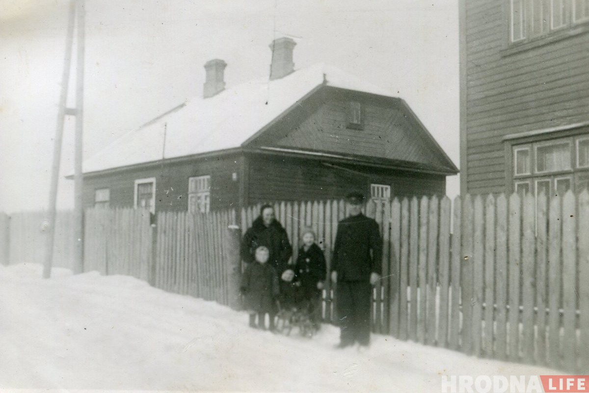 «Гэты дом пабудаваў мой бацька, якога саветы саслалі ў Сібір». Гісторыя сям'і чыгуначніка з вуліцы Славацкага «Гэты дом пабудаваў мой бацька, якога саветы саслалі ў Сібір». Гісторыя сям'і чыгуначніка з вуліцы Славацкага