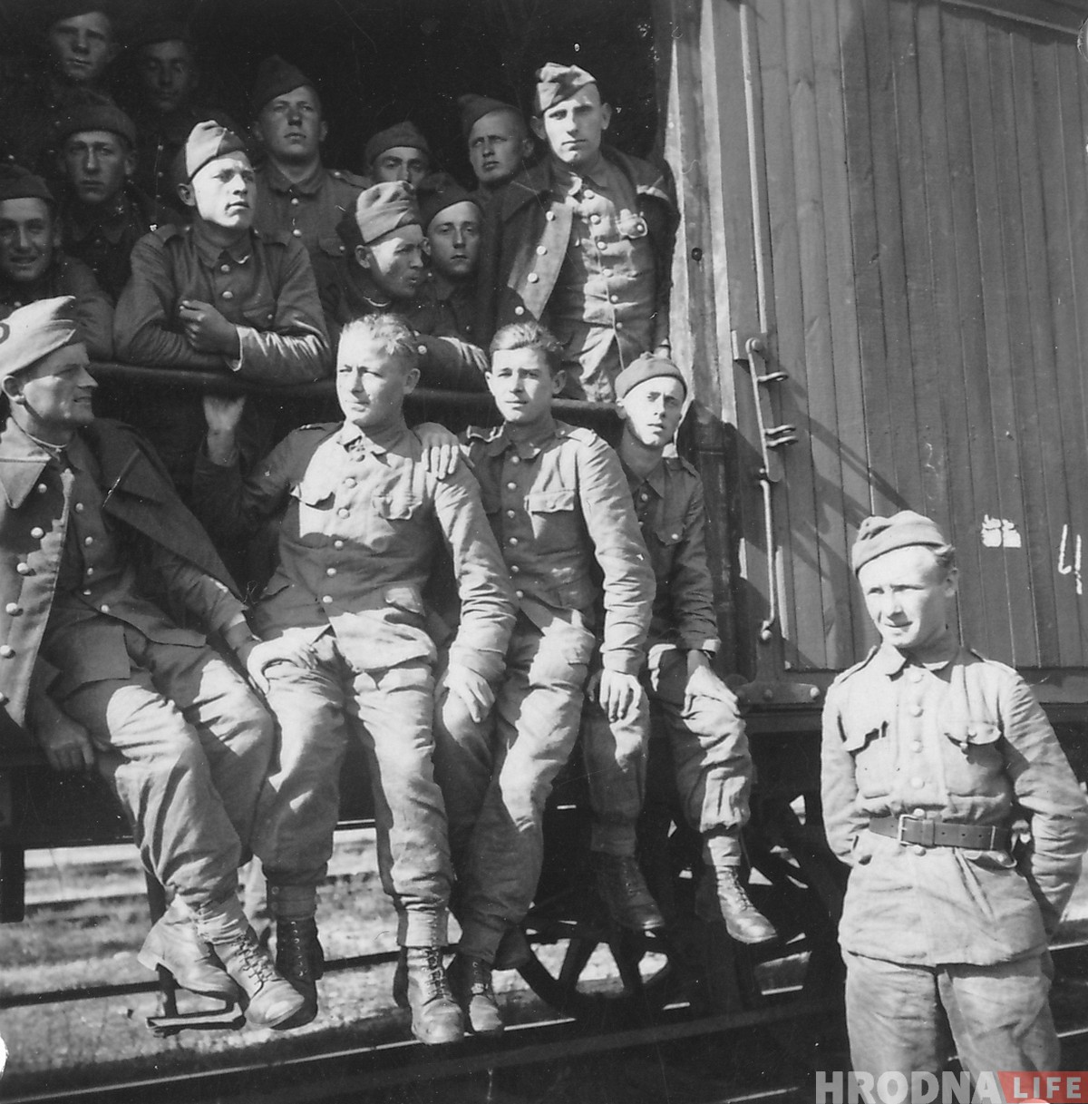 Сышлі ў 1939 на вайну з немцамі і не вярнуліся: вялікая фотагісторыя 76 палка імя Людвіка Нарбута з Гродна