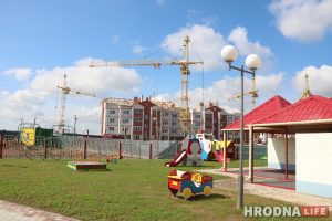 "Мае атамы задаволеныя". Школу, садок, бальніцу і ядзернае паліва чакаюць у Астраўцы гэтай восенню Астравец Островец