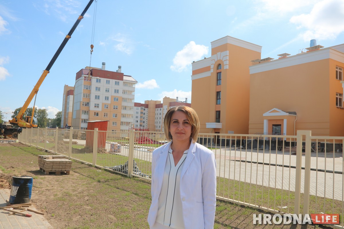 "Мае атамы задаволеныя". Школу, садок, бальніцу і ядзернае паліва чакаюць у Астраўцы гэтай восенню