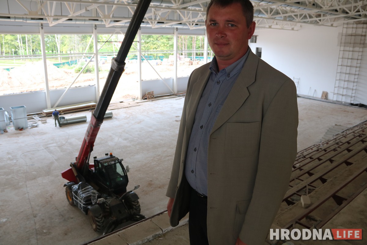 "Мае атамы задаволеныя". Школу, садок, бальніцу і ядзернае паліва чакаюць у Астраўцы гэтай восенню