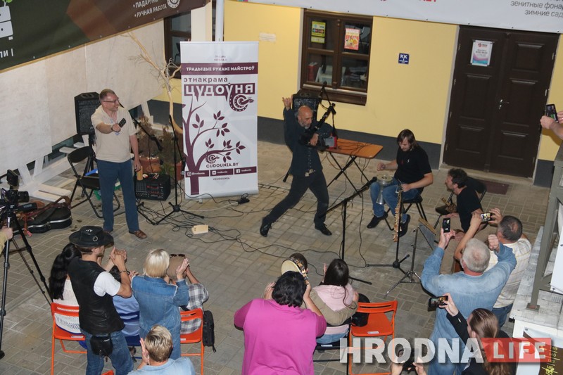 Лявоніха і гімн Беларусі. Іранец з Германіі зайграў іх у Гродне на дудзе