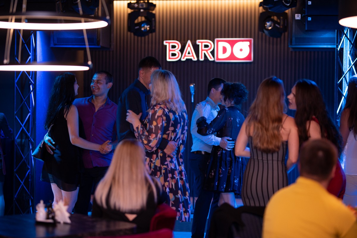 «Гучна паспяваць і смачна пад'есці". У цэнтры Гродна адкрыецца бар, дзе кожны зможа адчуць сябе зоркай «Гучна паспяваць і смачна пад'есці". У цэнтры Гродна адкрыецца бар, дзе кожны зможа адчуць сябе зоркай