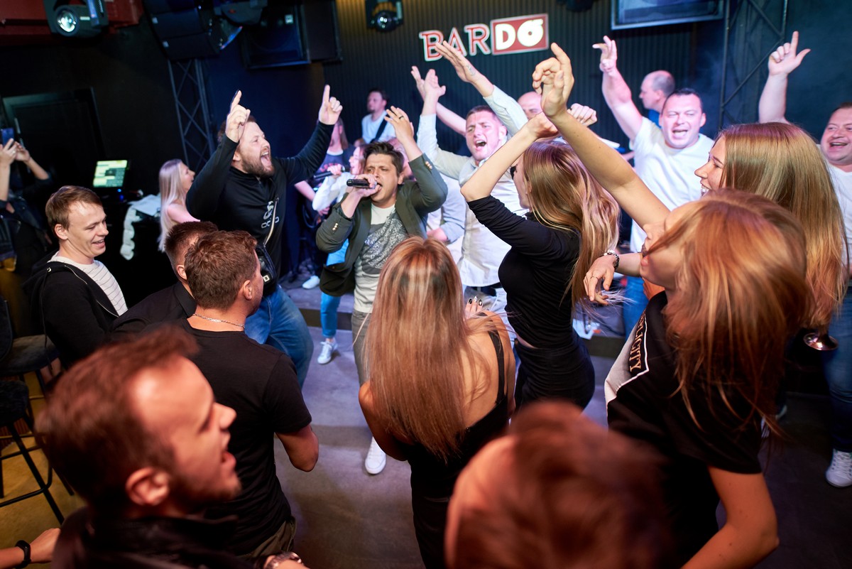 «Гучна паспяваць і смачна пад'есці". У цэнтры Гродна адкрыецца бар, дзе кожны зможа адчуць сябе зоркай