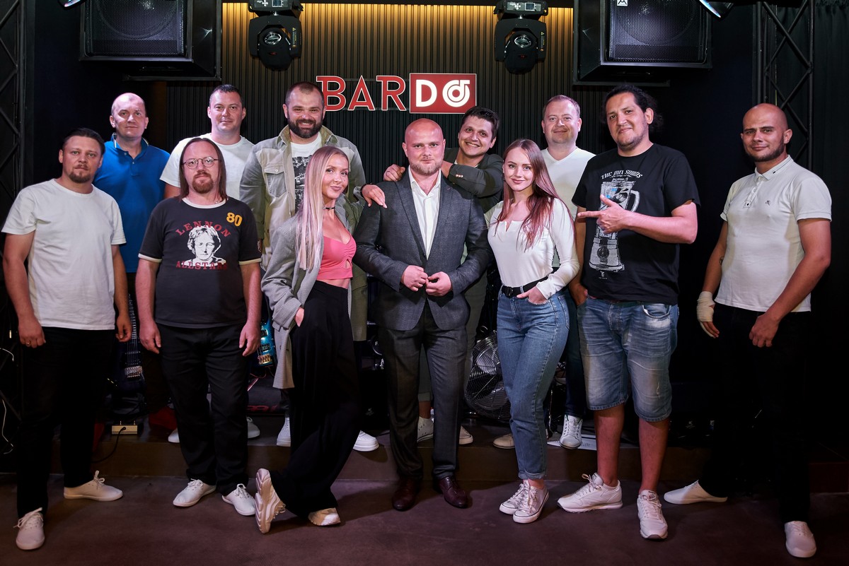 «Гучна паспяваць і смачна пад'есці". У цэнтры Гродна адкрыецца бар, дзе кожны зможа адчуць сябе зоркай «Гучна паспяваць і смачна пад'есці". У цэнтры Гродна адкрыецца бар, дзе кожны зможа адчуць сябе зоркай