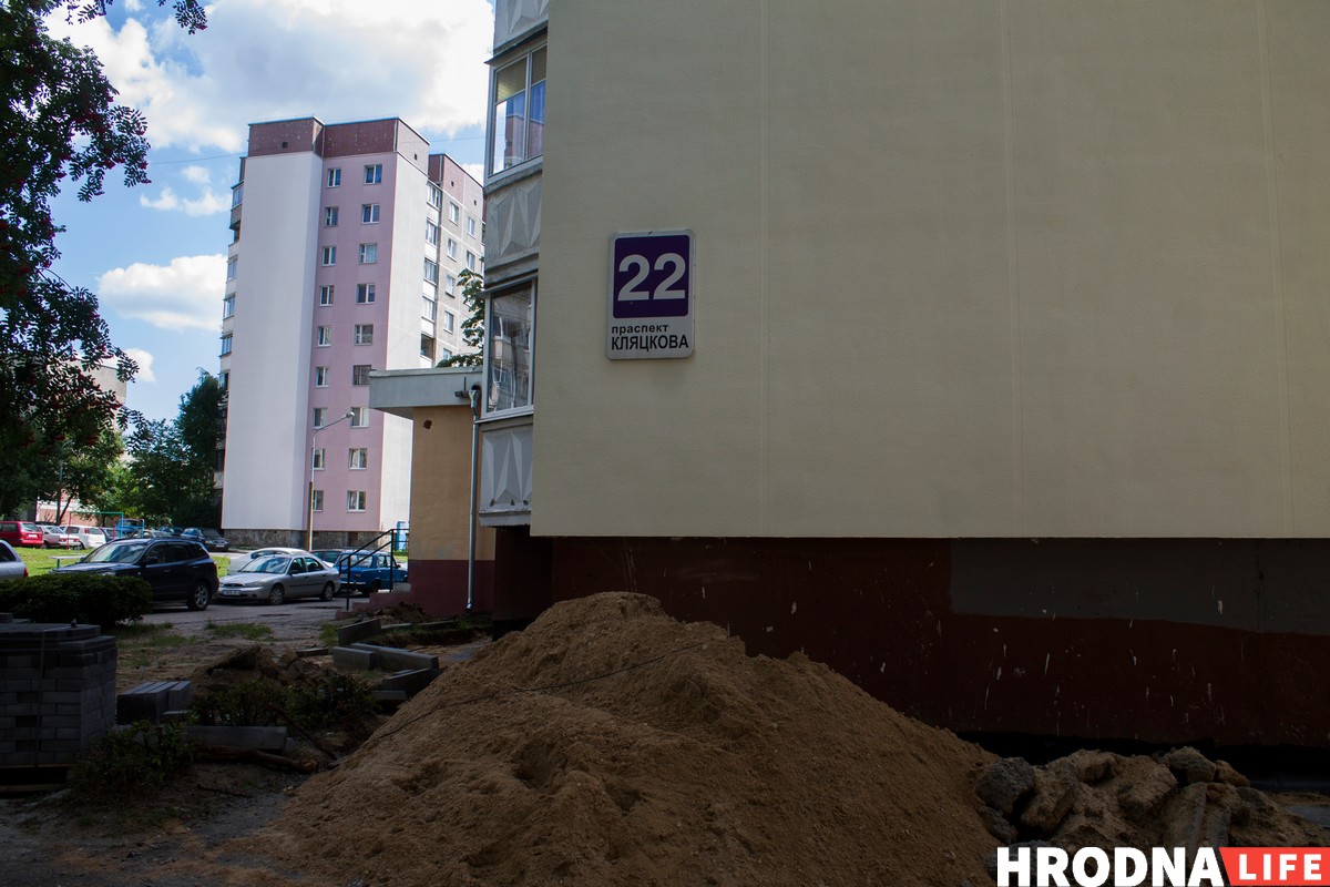 На Кляцкова зрабілі новую зручную нумарацыю дамоў. Але толькі па-руску На Кляцкова зрабілі новую зручную нумарацыю дамоў. Але толькі па-руску