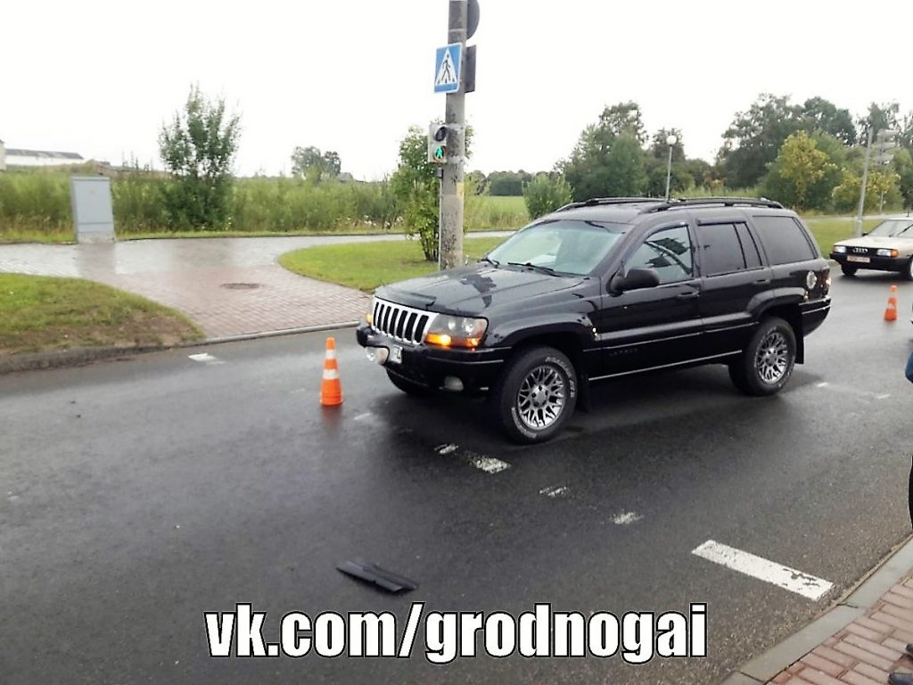 Кіроўца не заўважыла жанчыну і наехала на яе. Абедзве рухаліся на зялёны