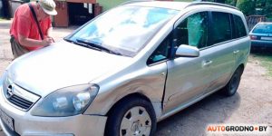 "Мерседэс" падрэзаў аўтобус. Кіроўцу аўтамабіля пазбавілі правоў на тры месяцы, кіроўцу аўтобуса - аштрафавалі