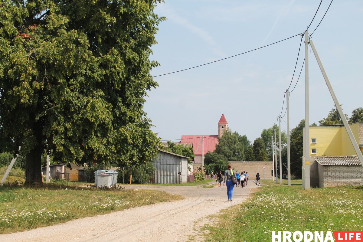 "Вярнуць мястэчку карані". Як валанцёры аднаўляюць старыя іудзейскія і лютэранскія могілкі "Вярнуць мястэчку карані". Як валанцёры аднаўляюць старыя іудзейскія і лютэранскія могілкі