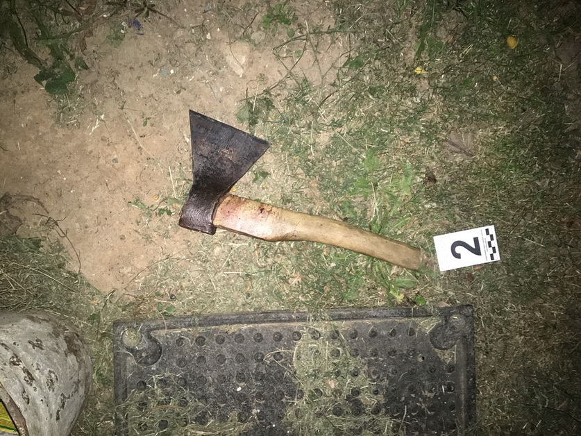 Што вядома пра пошукі мужчыны, які ўдарыў сякерай сваю сужыцельніцу