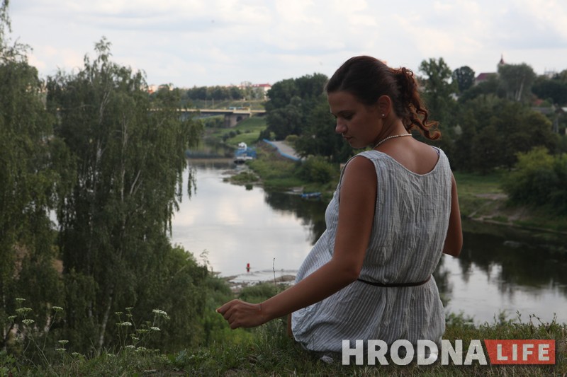 "Даже собака одна на всех". Художница из Гродно подготовила выставку о итальянской деревне и ее жителях