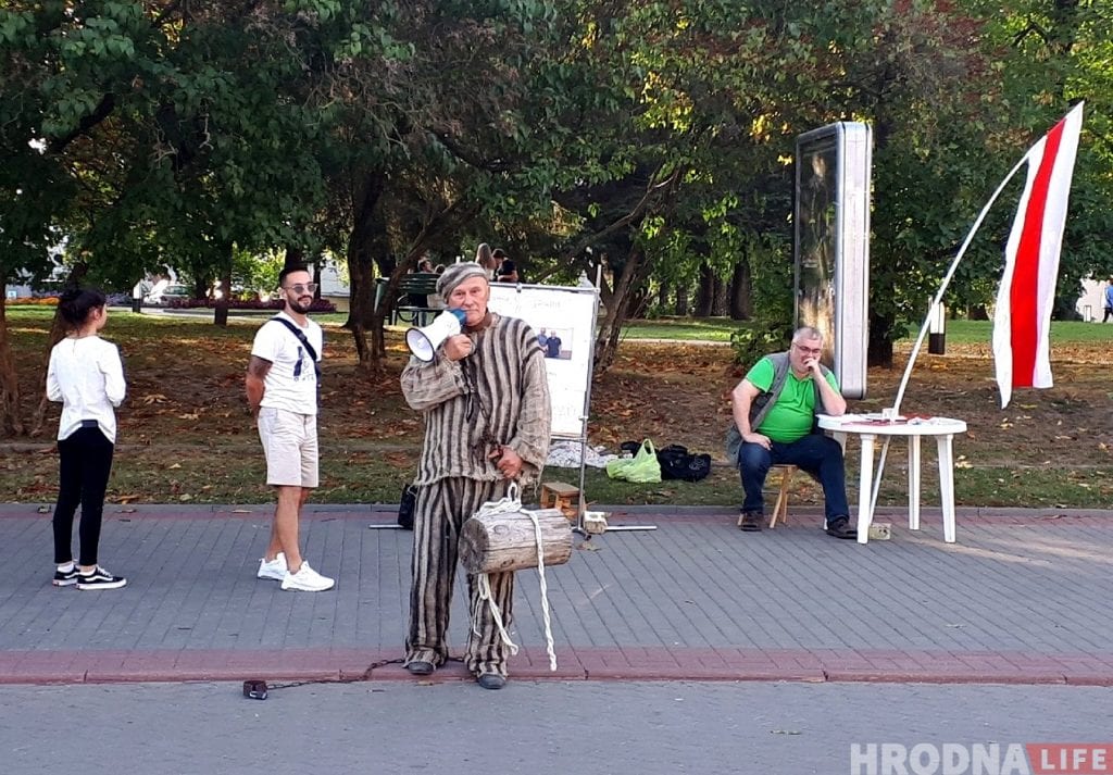 Выбары 2019: глядзіце перформанс Мікалая Саляніка ў цэнтры Гродна