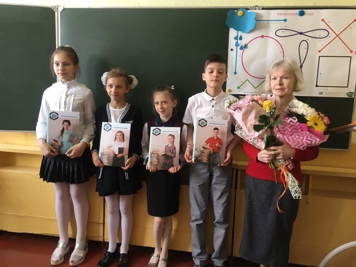 Девочка ездит на уроки через все Гродно, после того как чиновники расформировали ее белорусскоязычный класс