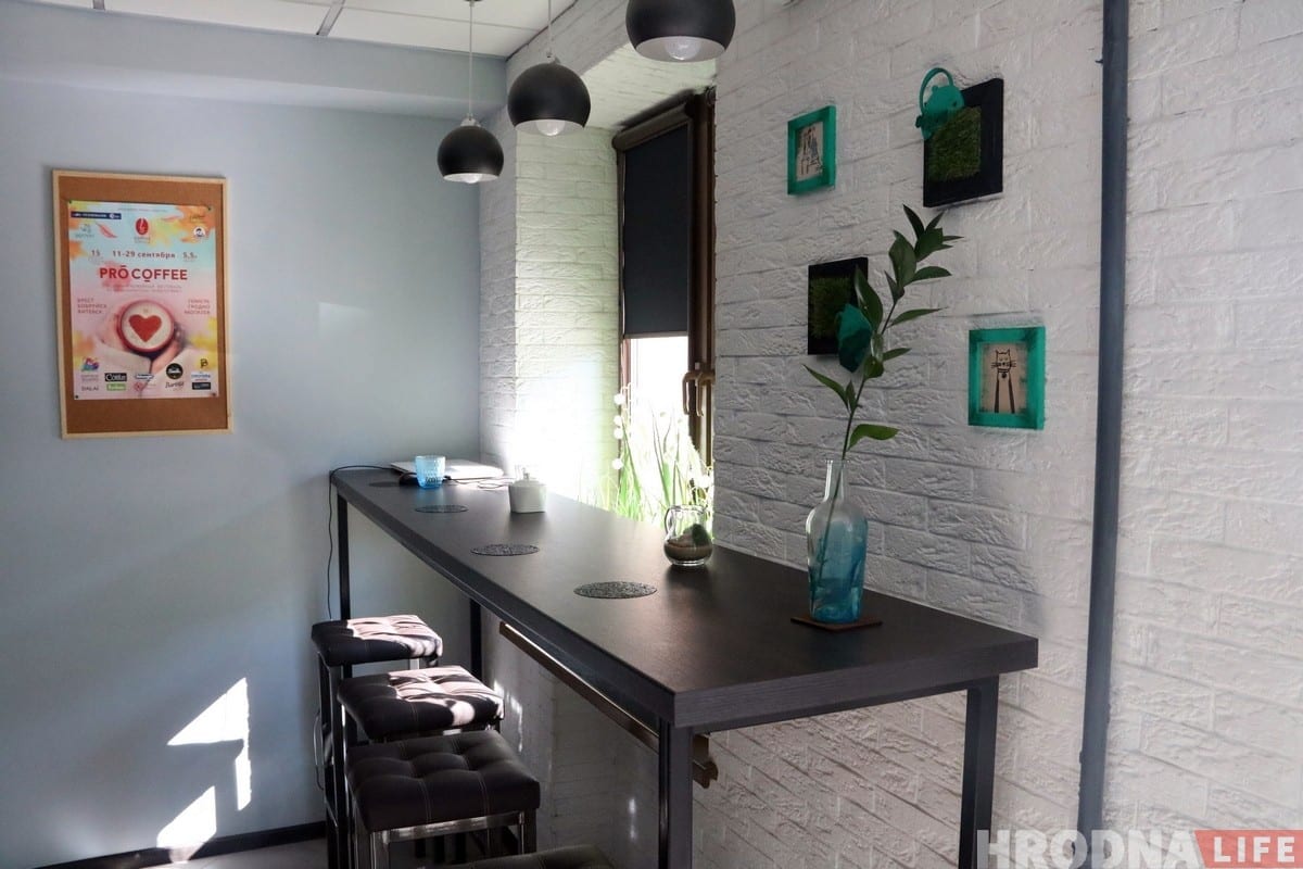 У цэнтры Гродна стала на адну кавярню больш: адкрылася "Кава Banga", дзе каву падаюць з салодкай ватай