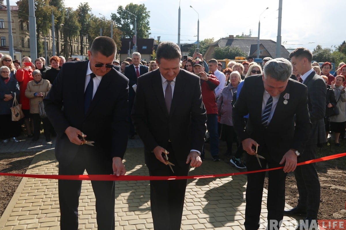 «Наш падарунак гораду». Каля хлебазавода адкрылі "Хлебнае дрэва"
