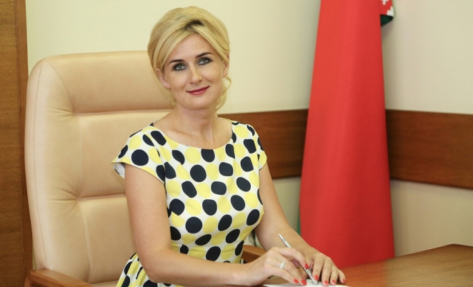 СМИ: в Гродно работает одна из самых сексуальных чиновниц Беларуси