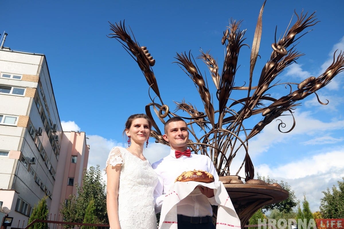 «Наш падарунак гораду». Каля хлебазавода адкрылі "Хлебнае дрэва"