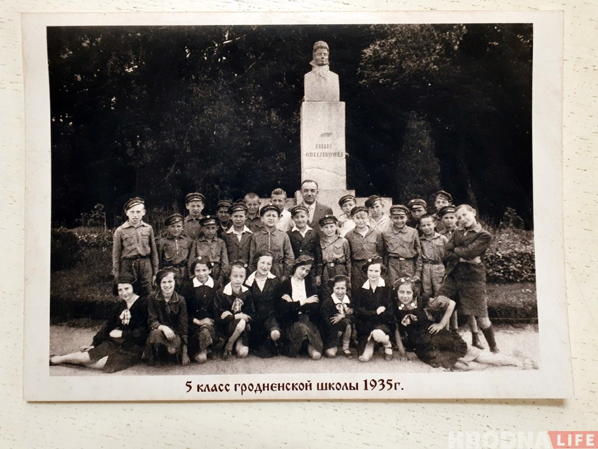"У музеі ўбачыў такі ж здымак, як у мяне". Нашчадак гродзенцаў з Самары прыехаў шукаць свае карані