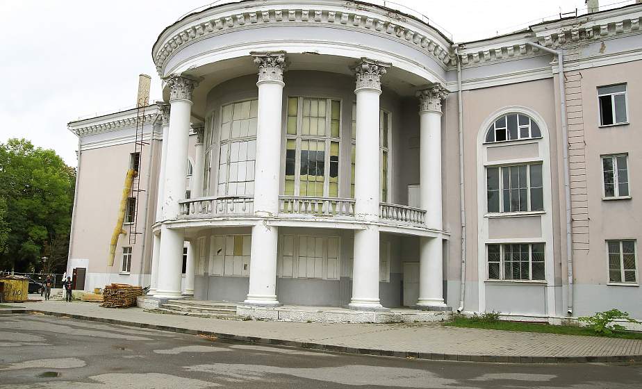 Дворец культуры текстильщиков меняют изнутри и снаружи