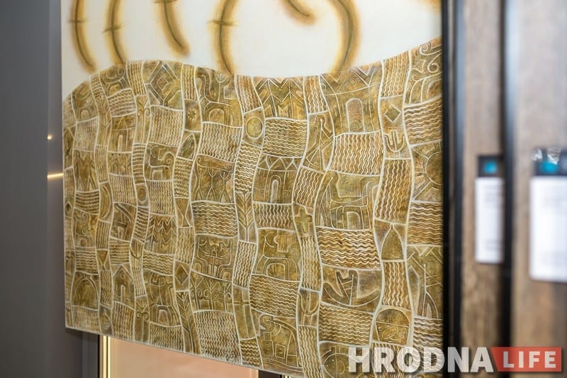 Карціны побач з пліткай: выстава Аляксандра Сільвановіча адкрылася ў будаўнічай краме