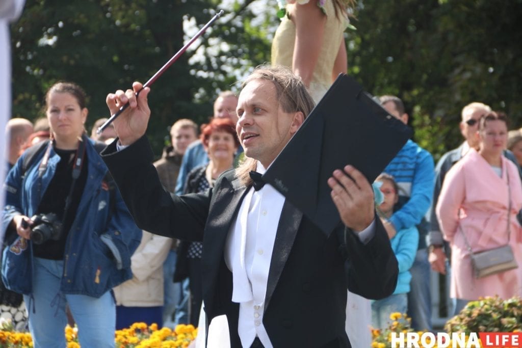 Тату на банане и свинья под горисполкомом - чем удивлял День города в Гродно. Фоторепортаж