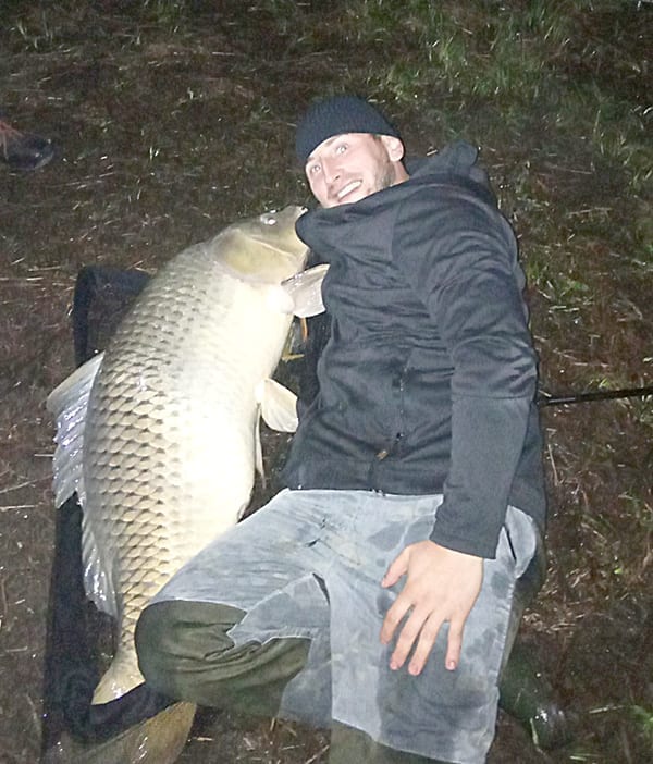 Житель Вороново поймал 32-килограммового карпа… и переселил его в Минскую область