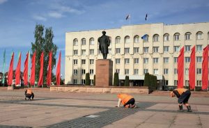 "Табакеркамі" прыцягваць турыстаў?" На пікеце Ціханоўскай штаб выказаўся пра рэстаўрацыю Старога замка і вырубку дрэў